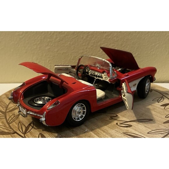 Road Tough 1957 Chevrolet Corvette Convertible Die Cast Metal 1:18 92018 - Picture 13 of 16